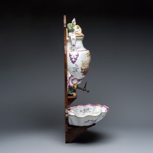 A polychrome French faience wall fountain and basin — 照片 3
