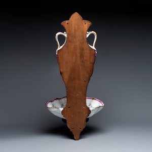 A polychrome French faience wall fountain and basin — 照片 4