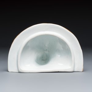 A polychrome French faience wall fountain and basin — 照片 10