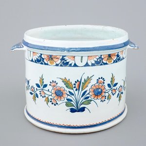 A polychrome French faience wine cooler, Rouen, 19th C. — photo 1