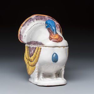 A polychrome German faience 'Turkey' tureen and cover — photo 1