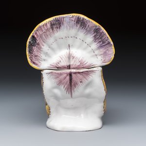 A polychrome German faience 'Turkey' tureen and cover — photo 4