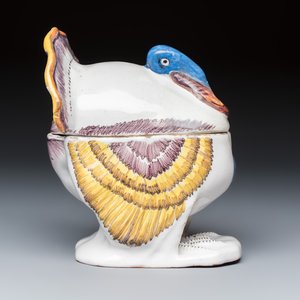 A polychrome German faience 'Turkey' tureen and cover — photo 5