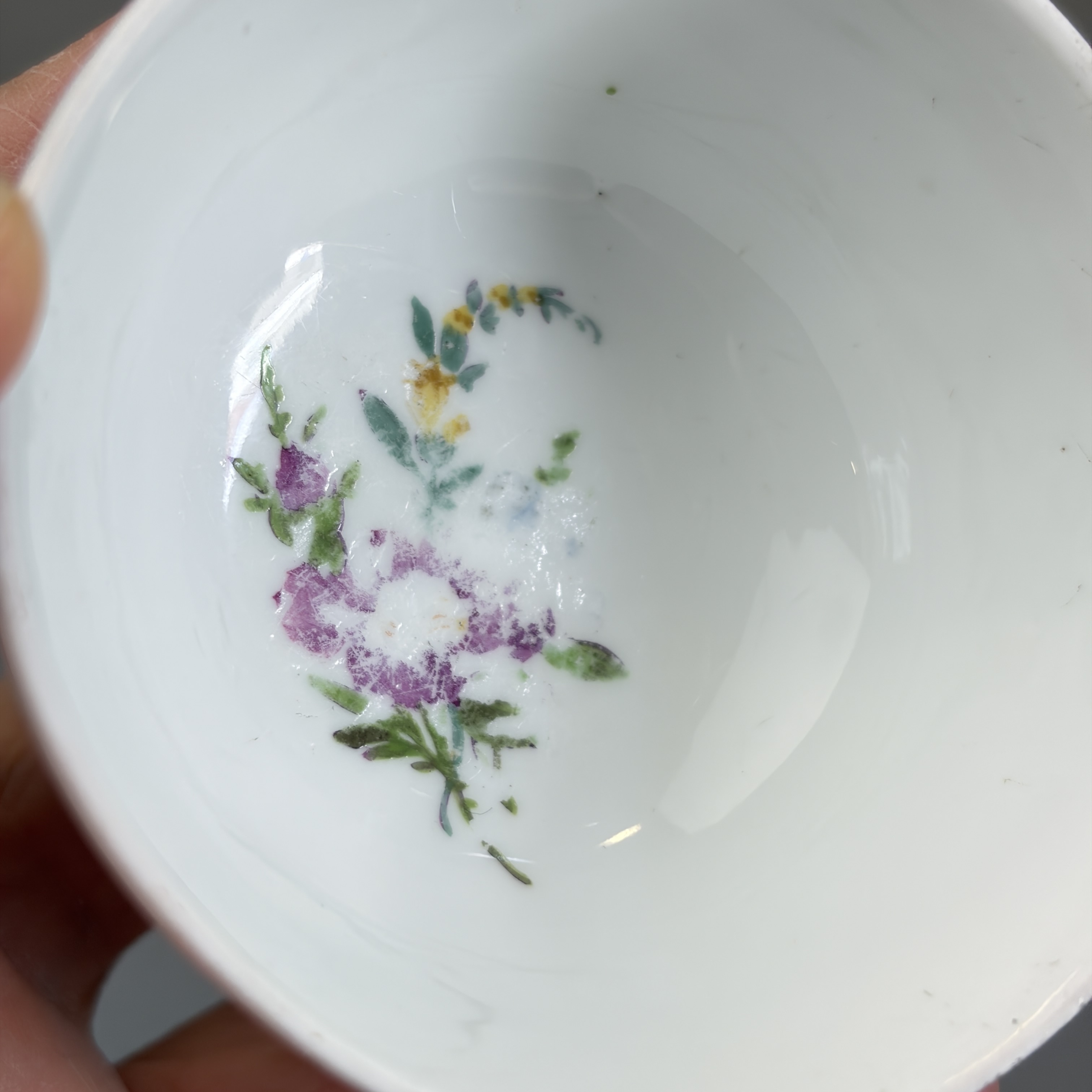 A polychrome gilt-inscribed Meissen tea bowl for the Islamic market — photo 6