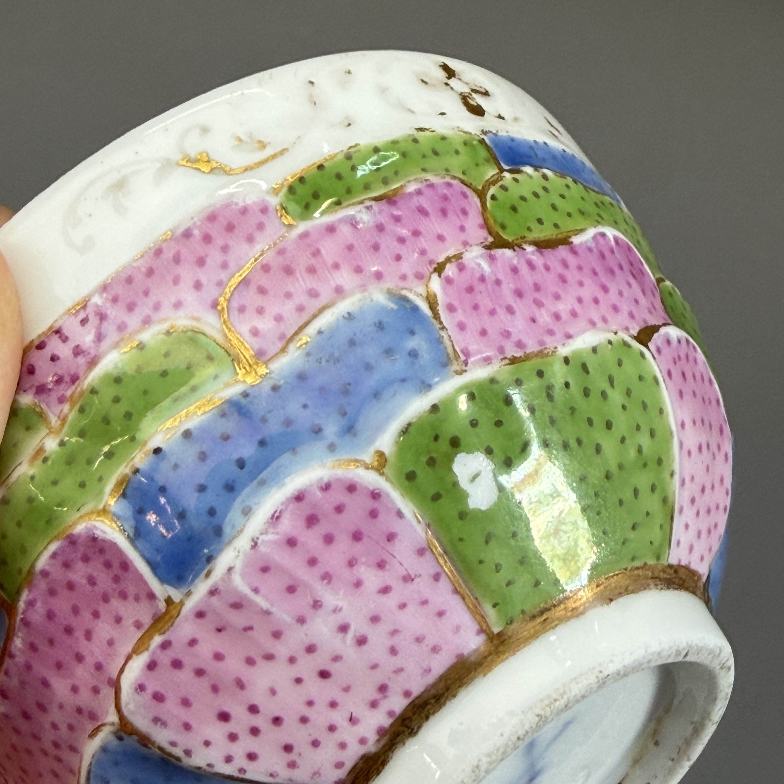 A polychrome gilt-inscribed Meissen tea bowl for the Islamic market — photo 9