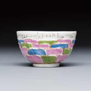 A polychrome gilt-inscribed Meissen tea bowl for the Islamic market — photo 2