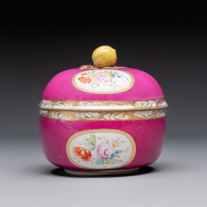 A polychrome gilt Meissen porcelain tureen and cover for the Ottoman market, Germany, ca. 1780-1800 — photo 4