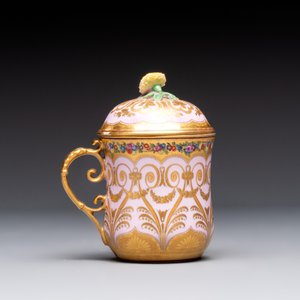 A polychrome gilt Royal Vienna porcelain 'Cherbetlik' pot and cover for the Ottoman market, 18/19th C. — photo 3