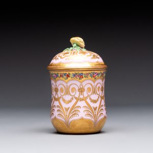 A polychrome gilt Royal Vienna porcelain 'Cherbetlik' pot and cover for the Ottoman market, 18/19th C. — photo 4