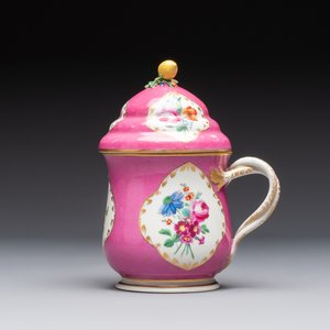 A polychrome gilt Royal Vienna porcelain 'Cherbetlik' pot and cover for the Ottoman market, 18/19th C. — photo 1