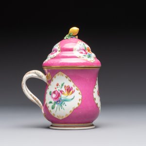A polychrome gilt Royal Vienna porcelain 'Cherbetlik' pot and cover for the Ottoman market, 18/19th C. — photo 3