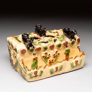 A polychrome-glazed inkwell with relief design, possibly Italy or France, 18/19th C. — foto 1