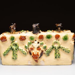 A polychrome-glazed inkwell with relief design, possibly Italy or France, 18/19th C. — foto 5