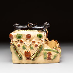 A polychrome-glazed inkwell with relief design, possibly Italy or France, 18/19th C. — foto 6
