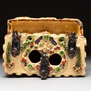 A polychrome-glazed inkwell with relief design, possibly Italy or France, 18/19th C. — foto 7