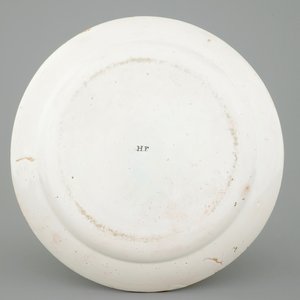 A polychrome Holitsch fayence dish in Castelli style, 18th C. — photo 2