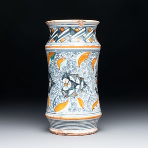 A polychrome Italian albarello with stylised floral design, 19th C. — foto 3