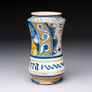 A polychrome Italian maiolica albarello of 'Orsini-Colonna' type with a male bust, Castelli, 2nd quarter 16th C. — 照片 2