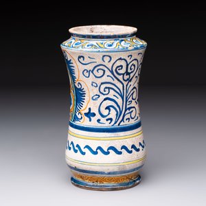 A polychrome Italian maiolica albarello of 'Orsini-Colonna' type with a male bust, Castelli, 2nd quarter 16th C. — 照片 3
