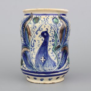 A polychrome Italian maiolica albarello with a peacock, 17th C. — photo 1