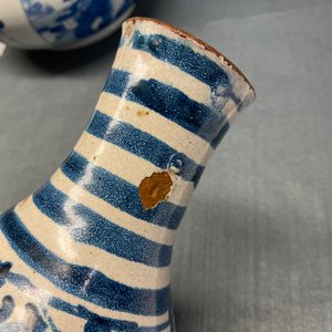 A polychrome Italian maiolica armorial pharmacy bottle, Deruta, 17th C. — photo 11