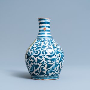 A polychrome Italian maiolica armorial pharmacy bottle, Deruta, 17th C. — photo 3