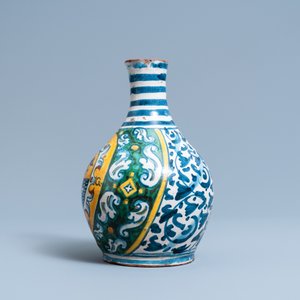 A polychrome Italian maiolica armorial pharmacy bottle, Deruta, 17th C. — photo 4