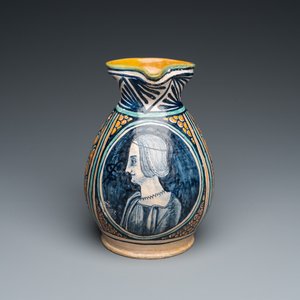 A polychrome Italian maiolica 'Bella Donna' ewer, Deruta, 15/16th C. — 照片 2