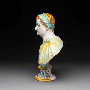 A polychrome Italian maiolica bust of Caesar, Deruta, 17th C. — photo 3