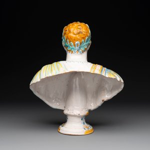 A polychrome Italian maiolica bust of Caesar, Deruta, 17th C. — photo 4