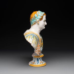 A polychrome Italian maiolica bust of Caesar, Deruta, 17th C. — photo 5