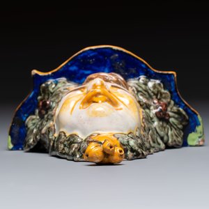 A polychrome Italian maiolica 'Faun Head' wall console, 19th C. — foto 7