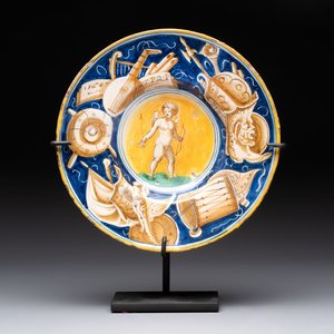 A polychrome Italian maiolica plate with Cupid holding an arrow, Casteldurante, dated 1560 — photo 1