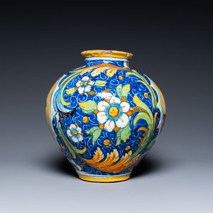 A polychrome Italian maiolica 'vaso a palla' depicting a man with a turban, workshop of Maestro Domenico, Venice, mid 16th C. — photo 2