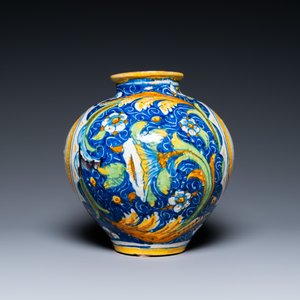 A polychrome Italian maiolica 'vaso a palla' depicting a man with a turban, workshop of Maestro Domenico, Venice, mid 16th C. — photo 4