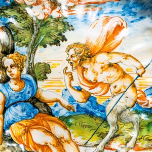 A polychrome Italian maiolica 'Venus and Satyre' crespina, Urbino, 16th C. — 照片 5