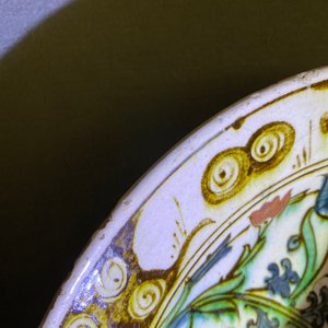 A polychrome Iznik dish with floral design, Turkey, ca. 1600 — 照片 4