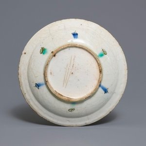 A polychrome Iznik dish with floral design, Turkey, ca. 1600 — 照片 2