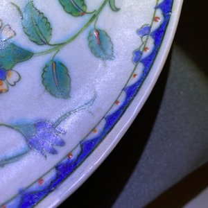 A polychrome Iznik dish with floral design, Turkey, late 16th C. — 照片 11