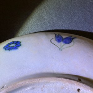 A polychrome Iznik dish with floral design, Turkey, late 16th C. — 照片 16