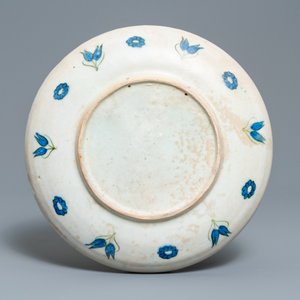 A polychrome Iznik dish with floral design, Turkey, late 16th C. — 照片 2