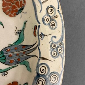 A polychrome Iznik dish with floral design, Turkey, late 16th C. — 照片 3