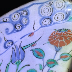 A polychrome Iznik dish with floral design, Turkey, late 16th C. — 照片 5