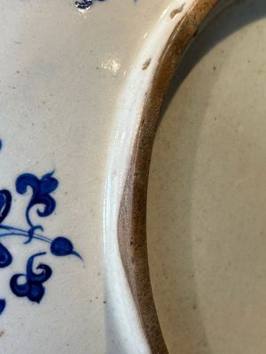 A polychrome Iznik 'grape' dish, Turkey, ca. 1570 — foto 12
