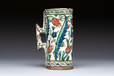 A polychrome Iznik mug, late 16th C. — photo 1