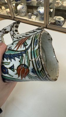A polychrome Iznik mug, late 16th C. — photo 17