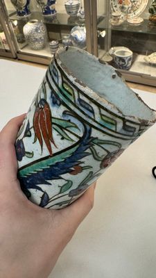 A polychrome Iznik mug, late 16th C. — photo 19