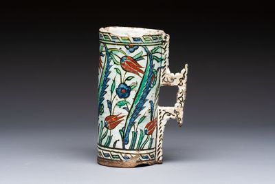 A polychrome Iznik mug, late 16th C. — photo 2