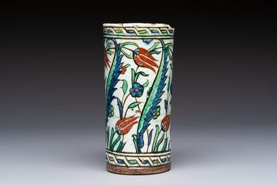A polychrome Iznik mug, late 16th C. — photo 5