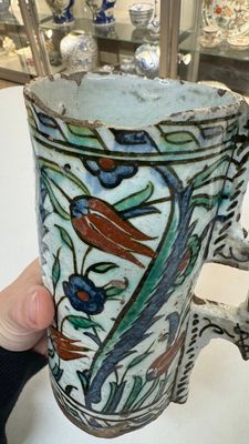 A polychrome Iznik mug, late 16th C. — photo 10